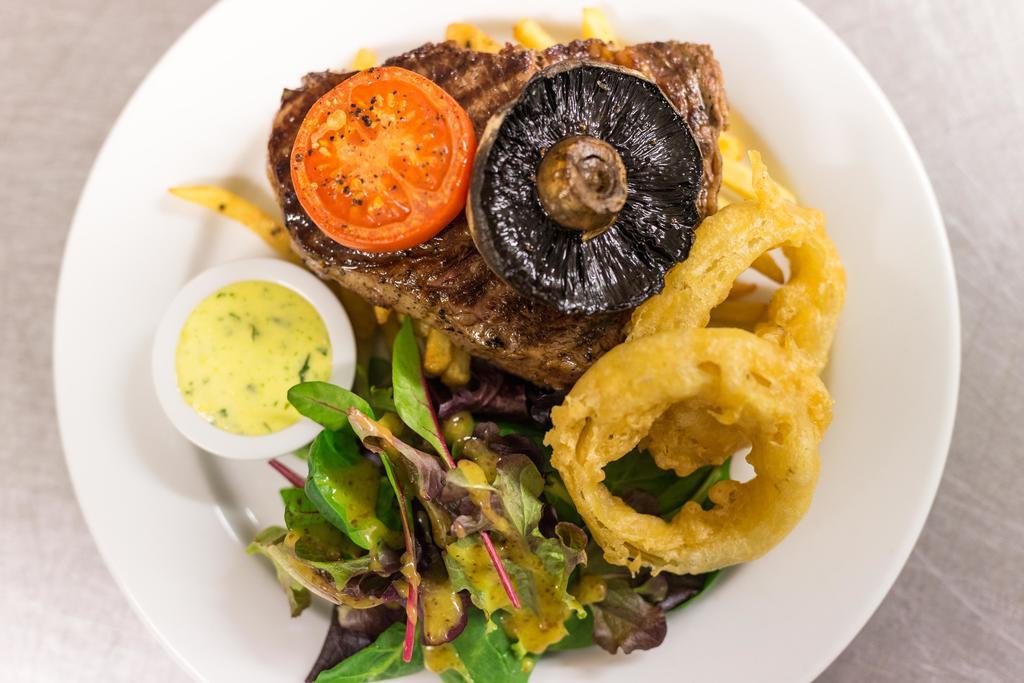 The Holford Arms 3* Tetbury