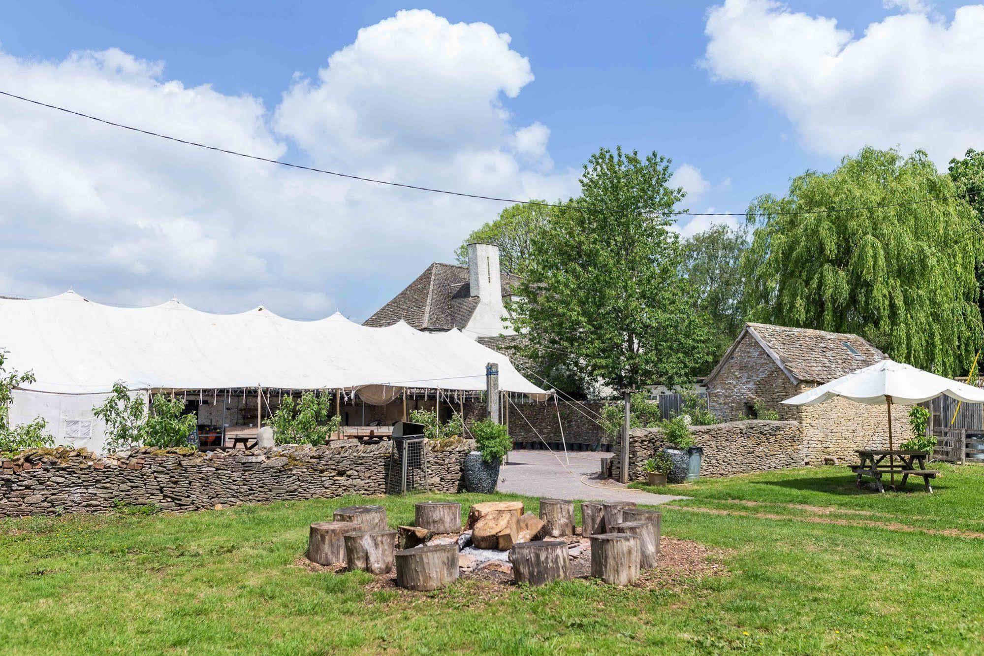 The Holford Arms 3*
